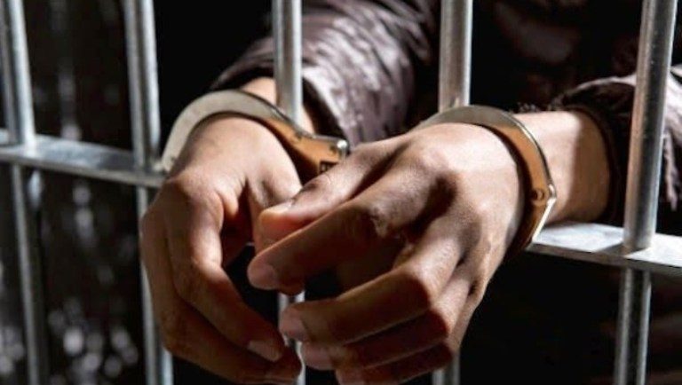 Apresan hombre acusado de violar 10 mujeres