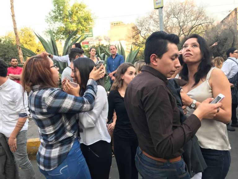 Fuerte terremoto sacude a México