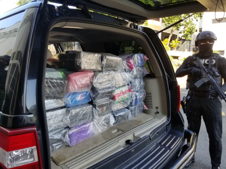 DNCD ocupa 144 paquetes de cocaina en Punta Caucedo
