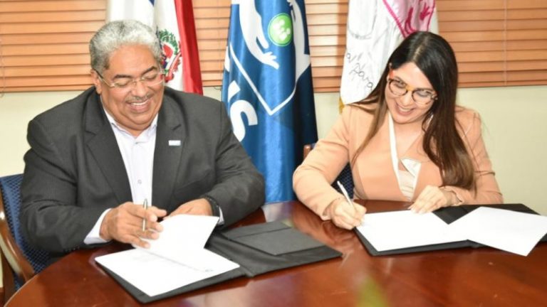 Servicio Nacional de Salud y el Consejo Nacional para la Niñez y Adolescencia firman acuerdo