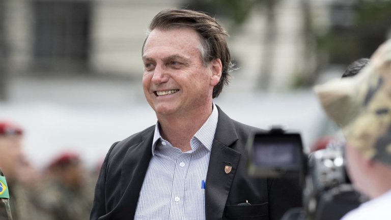 Bolsonaro indulta policias