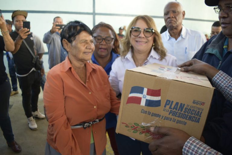 Empieza entrega canasta navideña