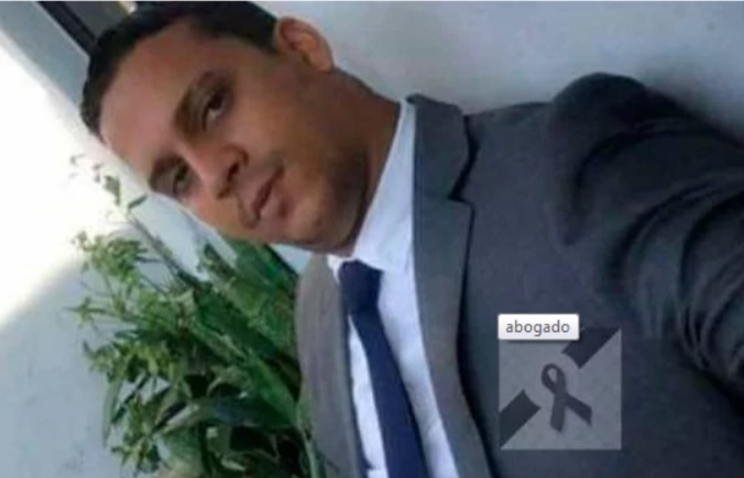 Argenis Martinez Abogado Argenis Martinez afixciado por policias