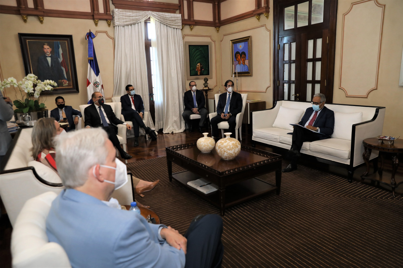 Danilo- evalua-fase Danilo Medina evalua fase de desescalada