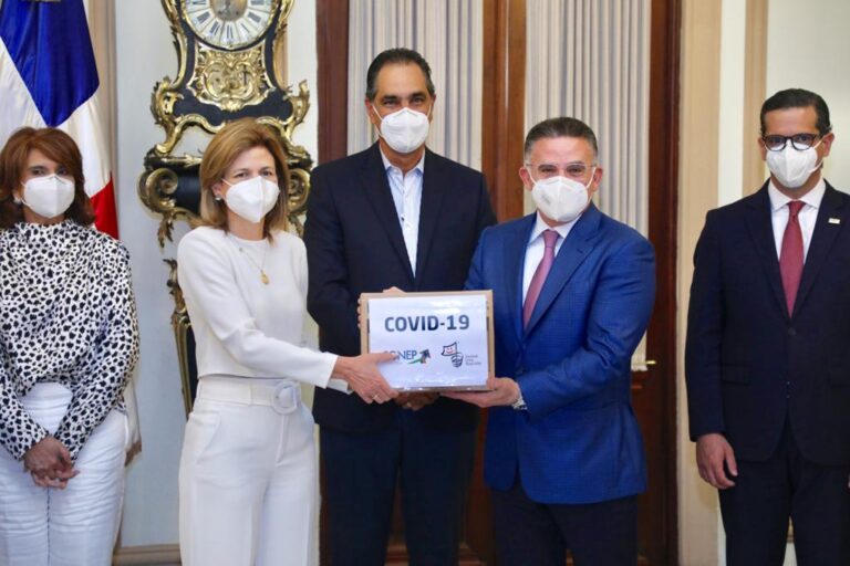 CONEP entrega insumos médicos al Gabinete de Salud para combatir COVID-19