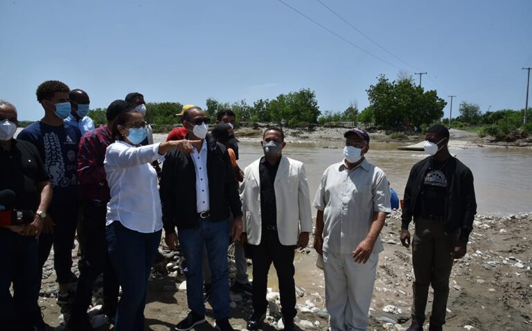 Ministro MOPC supervisó daños ocasionados por la tormenta Laura en la provincia de Azua