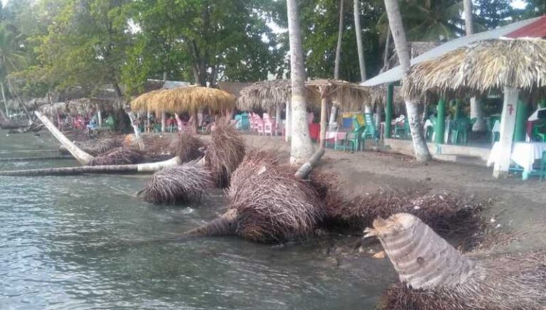 Comerciantes declaran en estado de emergencia playa Cocolandia  en Palenque