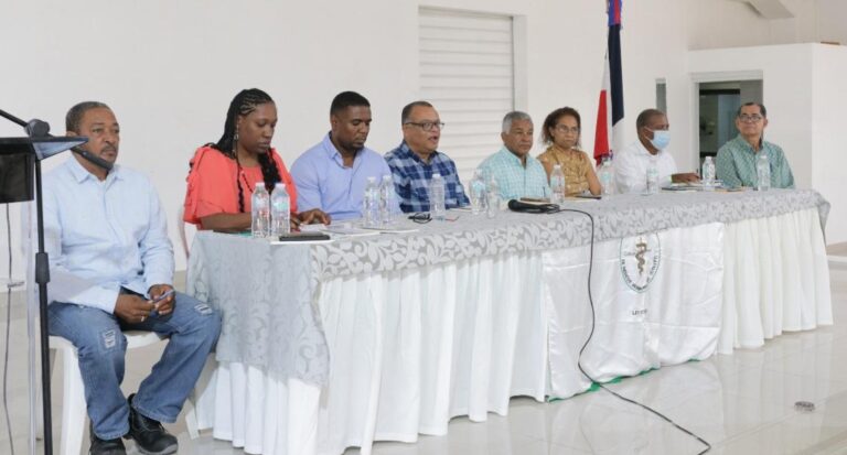 Colegio Médico Veterinario denuncia brotes de rabia; ataques caninos y felinos a humanos