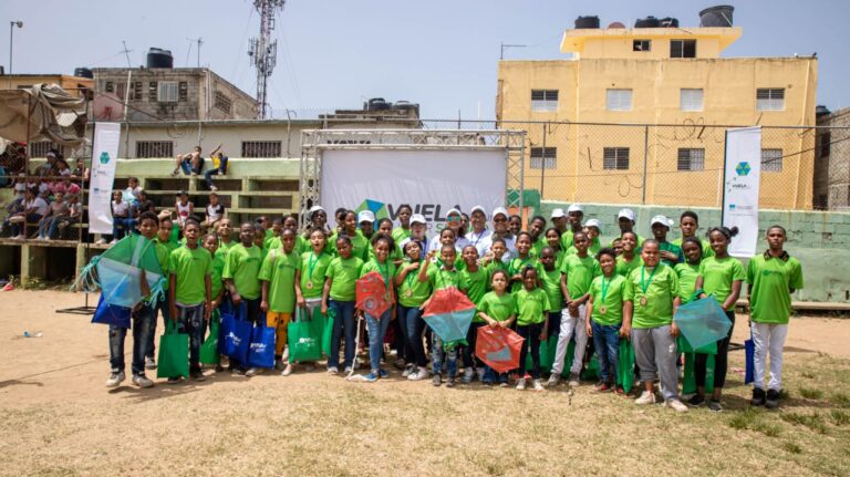 La Empresa de Transmisión Eléctrica Dominicana (ETED) en el marco de su campaña “Vuela en un lugar seguro”