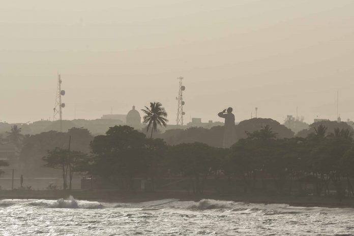 POLVO SAHARIANO MANTIENE LAS TEMPERATURAS CALUROSAS