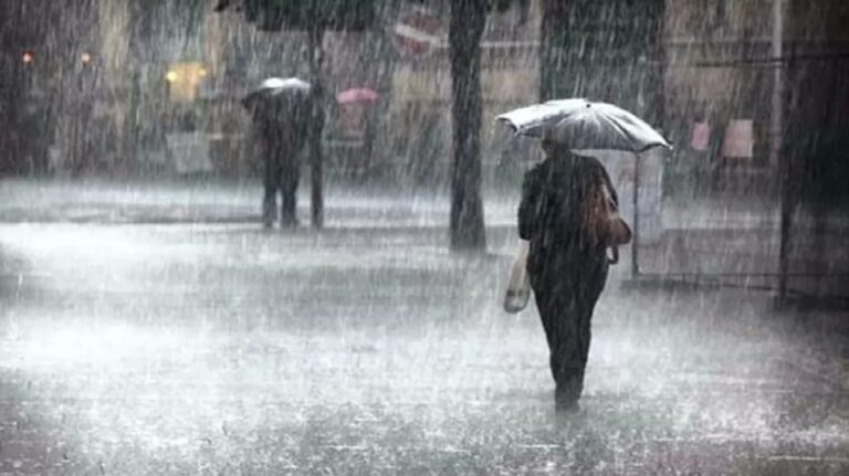 Aguaceros con tormentas eléctricas por vaguada y onda tropical