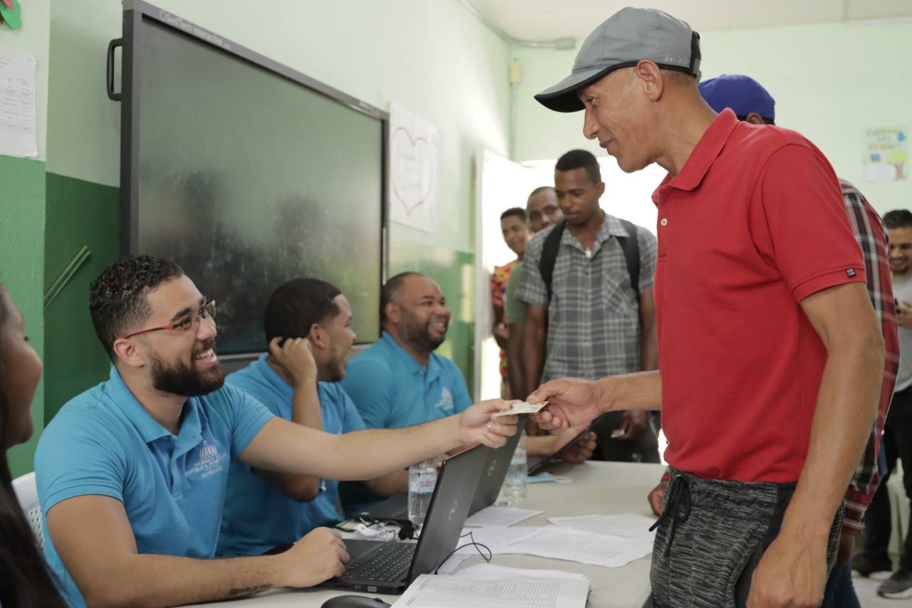 jornada-supérate Presidente Abinader supervisa en Azua jornada de servicios Supérate