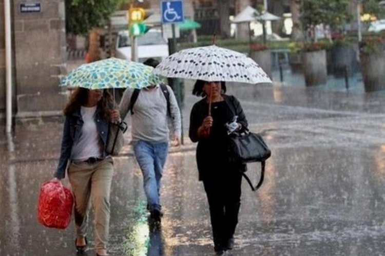 Aguaceros con tormentas eléctricas en el interior del país a causa de vaguada