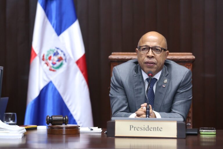 Pacheco pedirá al Gobierno que cancele licencia de aerolínea JetBlue