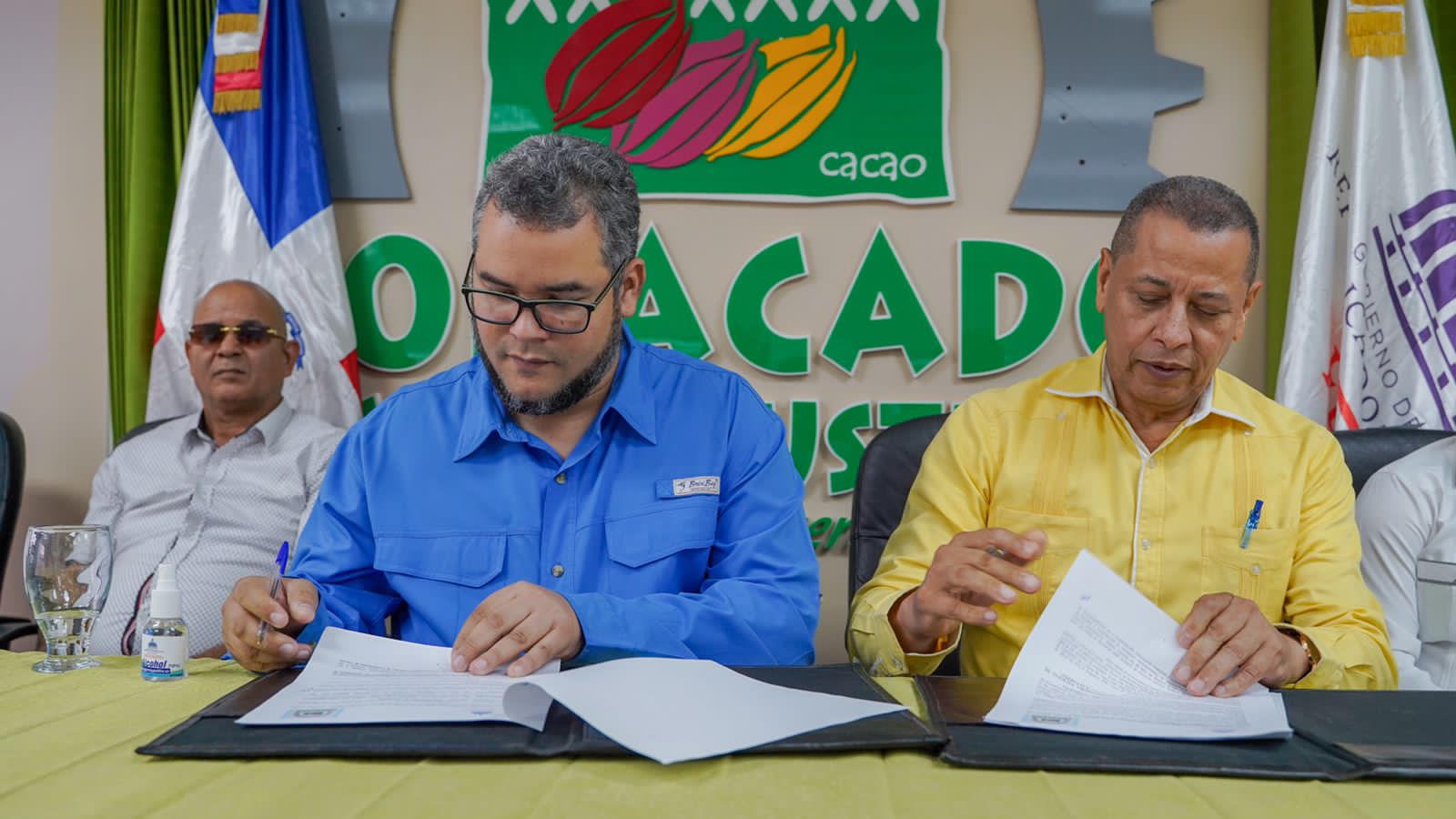 productores-de cacao FEDA firma convenio con productores de cacao