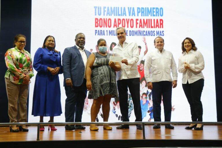 Presidente Abinader lanza Bono de Apoyo Familiar