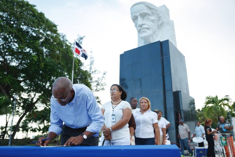 apoyan Santo Domingo Este se llame La Trinitaria