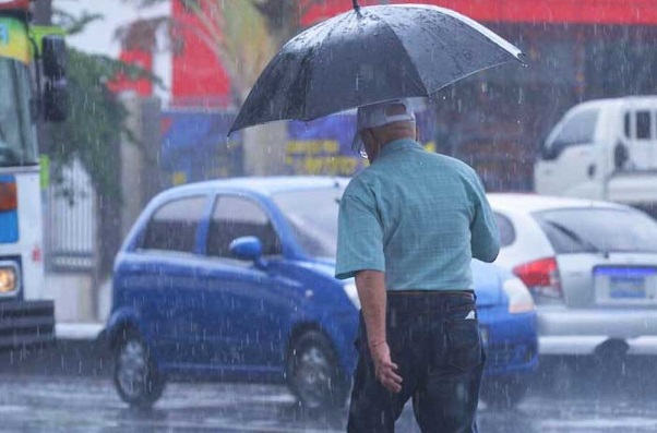 Aguaceros locales hacia el interior del país por vaguada y viento alisio