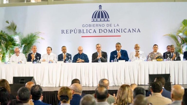 Abinader presenta la Estrategia para la Reforma Educativa Policial