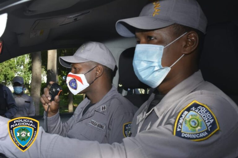 Ciudadanos y policías apresan a cuatro atracadores