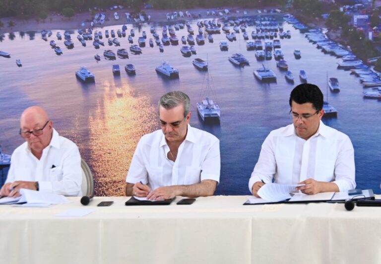 Mediante el acuerdo cada entidad asume el compromiso de acciones concretas a ejecutar en lo inmediato, tendente a fortalecer a Bayahíbe.