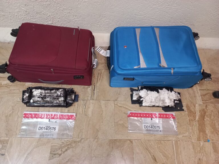 Detienen estadounidense llevaría a EE.UU paquetes de cocaína