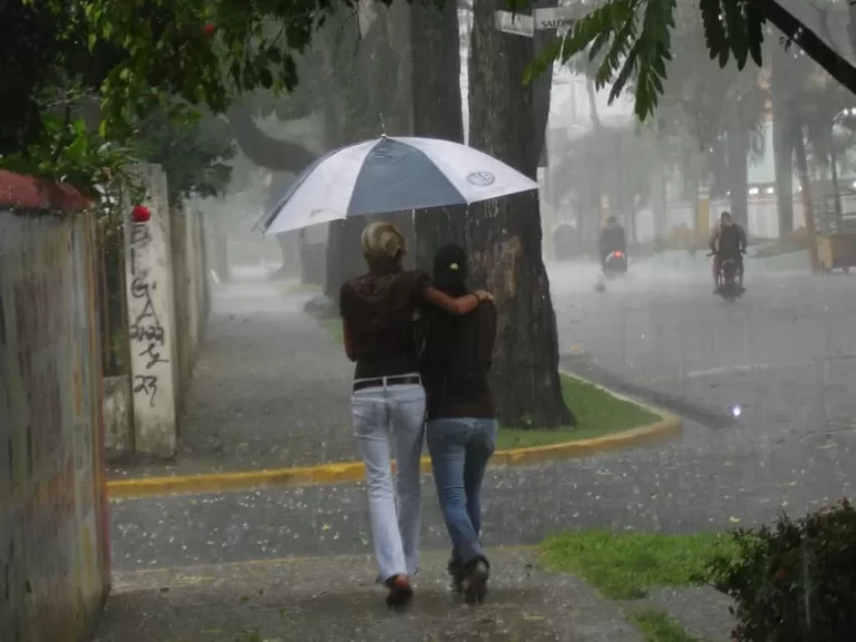 Vaguada provocará aguaceros con tormentas eléctricas