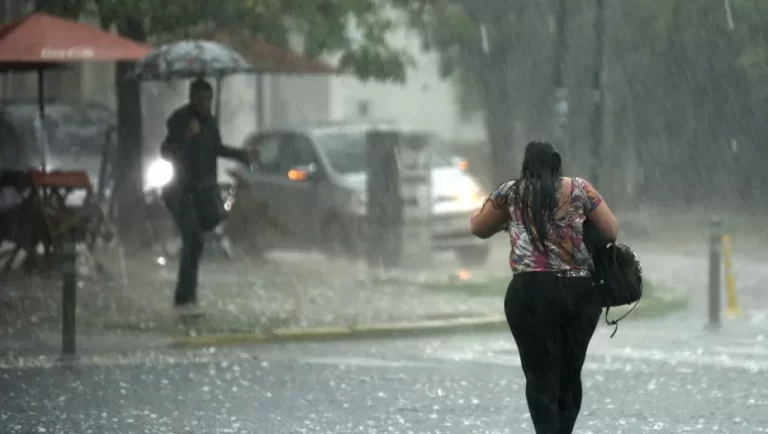 Vaguada continúa alejándose hacia el centro del atlántico