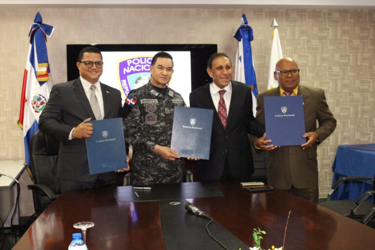 P.N. firma acuerdos médicos para beneficio de los pensionados