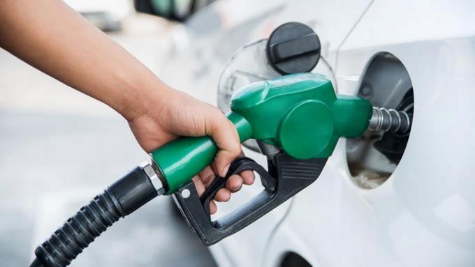 Gobierno determina mantener sin variación precios combustibles