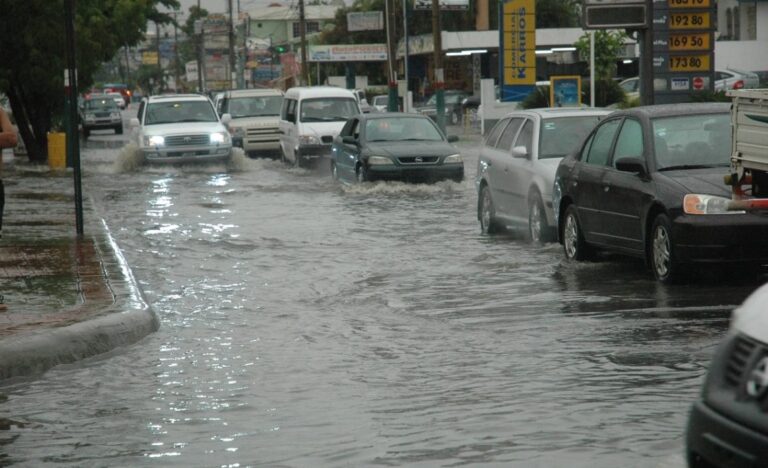 Aguaceros, tormentas eléctricas y ráfagas de viento por Vaguada