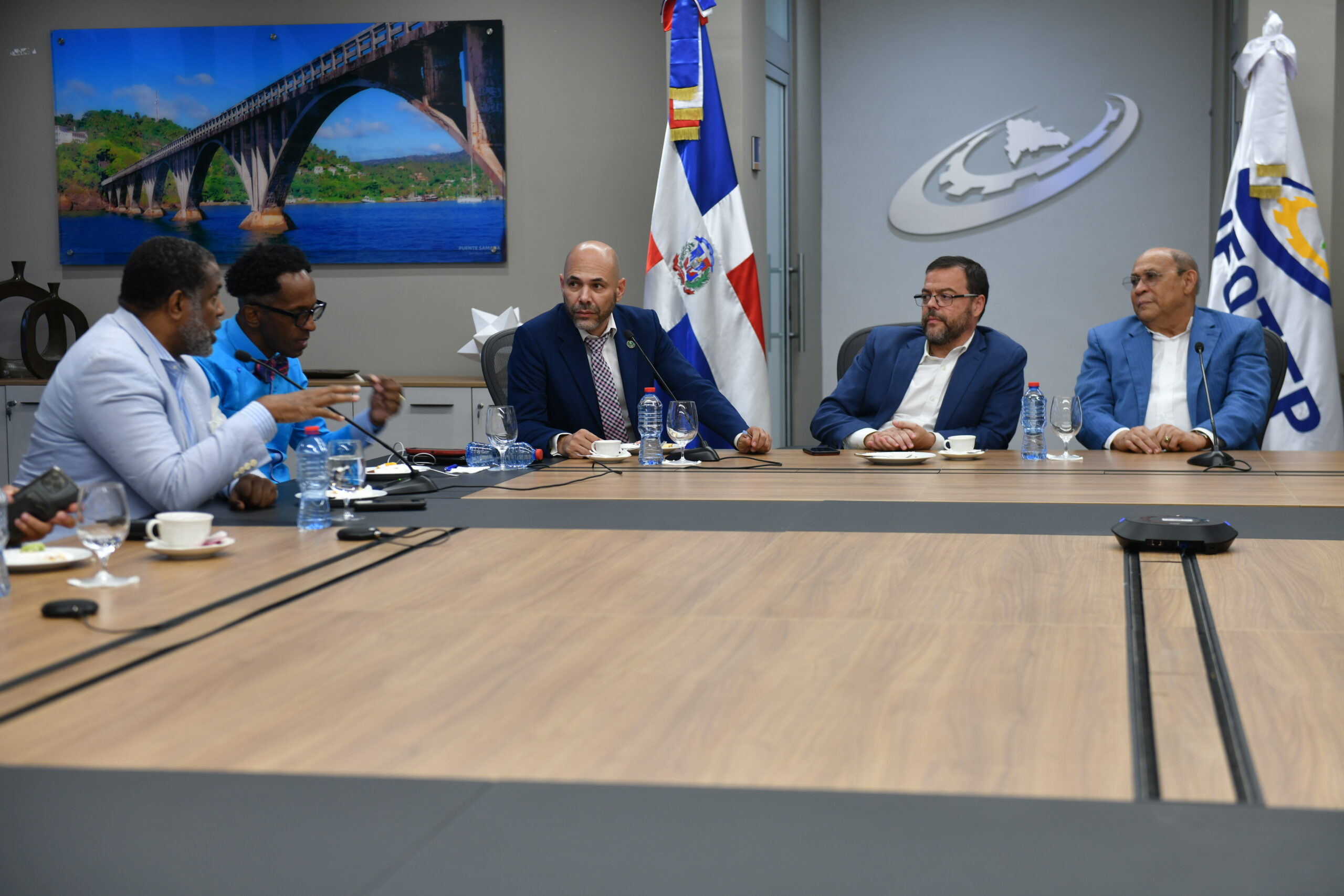 Los congresistas estadounidenses se interesaron por el programa que ejecuta el INFOTEP para la diáspora Senadores del Estado de Nueva York visitaron al director del INFOTEP, Rafael Santos, para conocer los detalles del plan de capacitación.