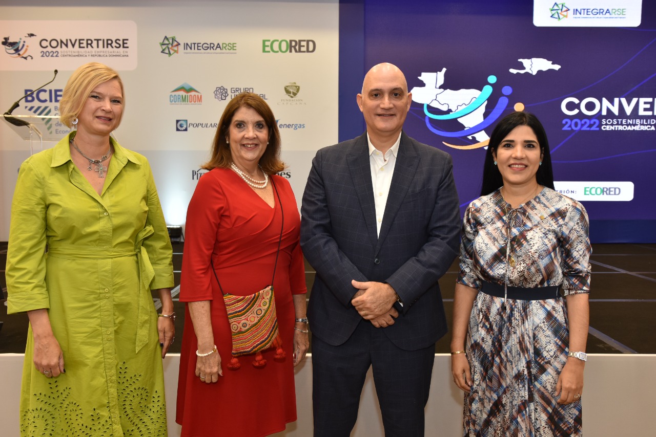 PIE DE FOTO 1 Ministro de Economía reconoce el compromiso del sector privado