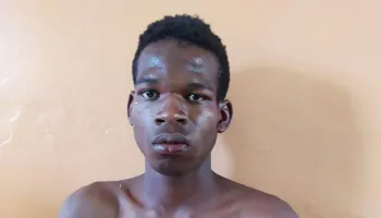 Multitud atrapa un hombre con madera sustraídos en Dajabón