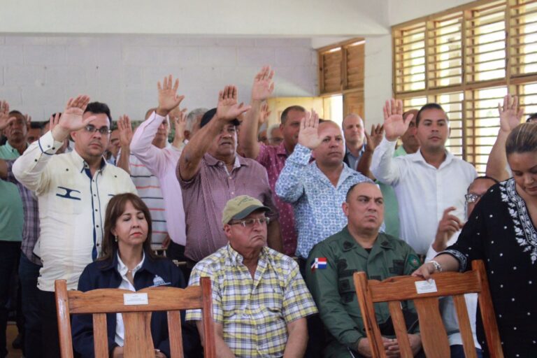 Medio Ambiente juramenta Comités de Vigilantes de Bosques