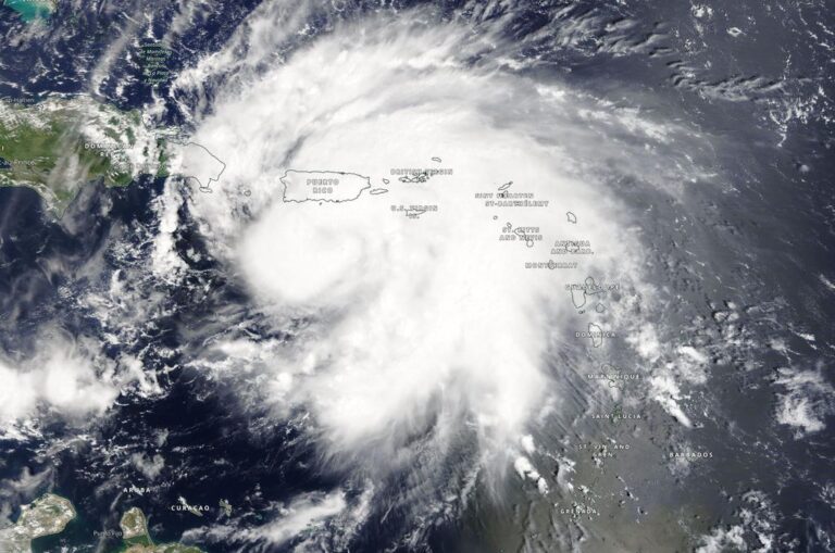 Huracán Fiona toca tierra próximo a la provincia La Altagracia