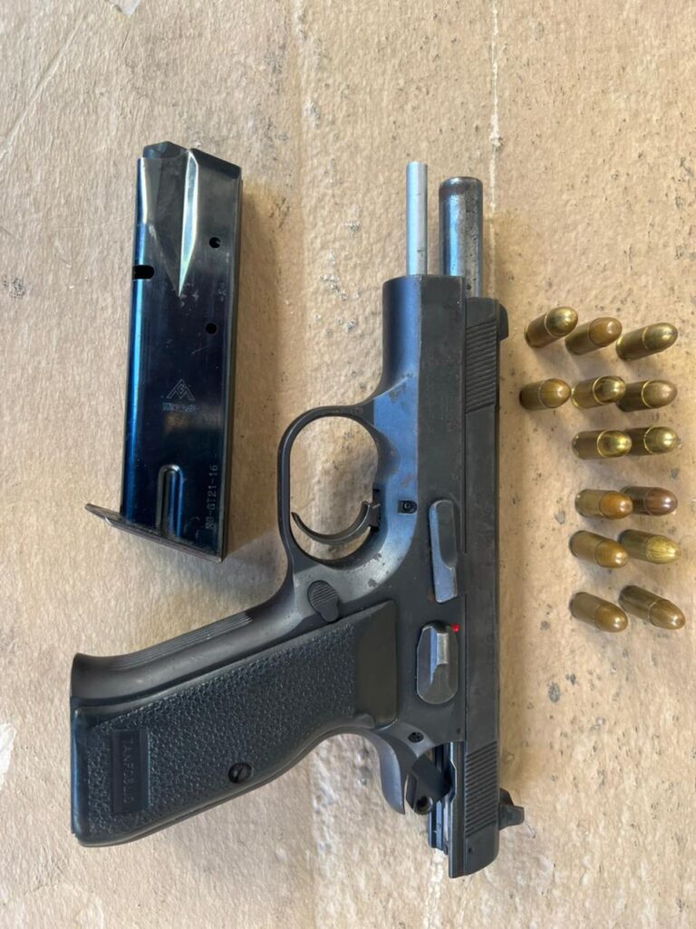 Detienen varios hombres y ocupan tres pistolas sin documentación en Barahona
