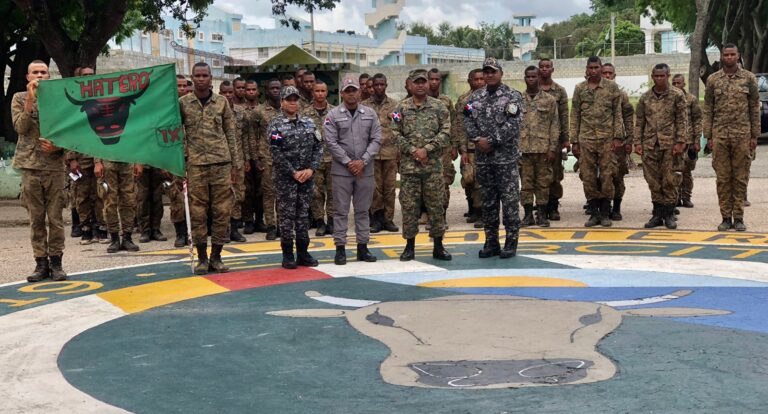 P.N. entrena conscriptos del Ejército en Tácticas de Control Policial