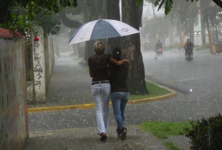 Chubascos locales y tronadas en varias provincias