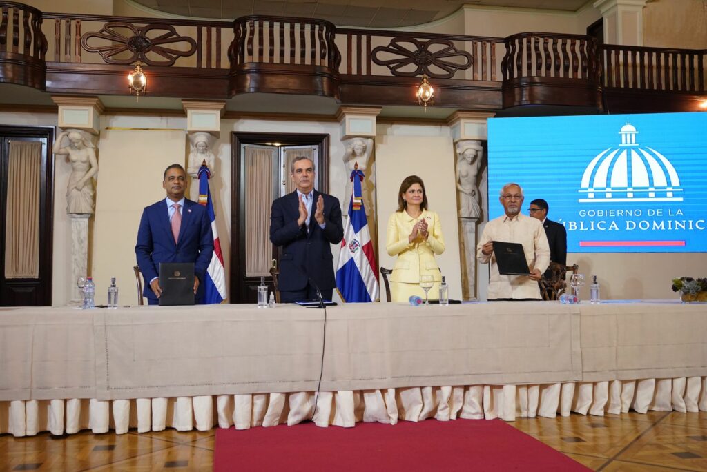 acuerdo--1024x684 Gobierno implementa programas para garantizar calidad Educativa