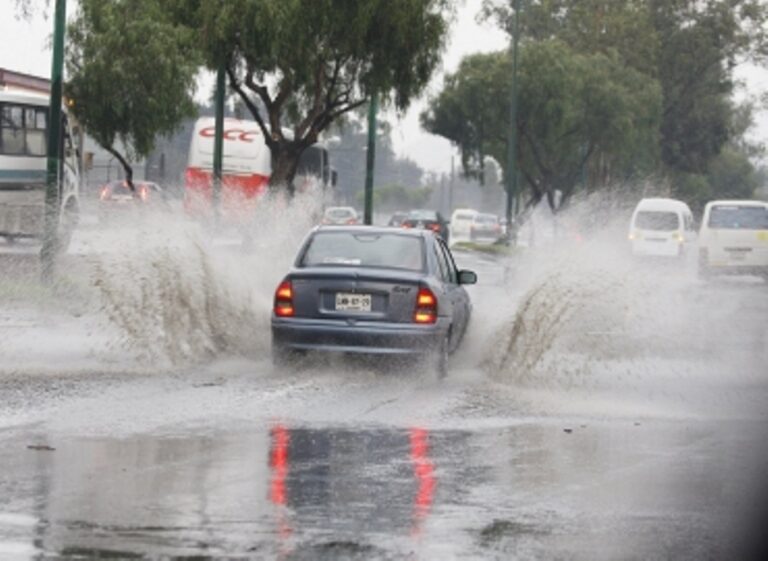 Vaguada y onda tropical continuarán generando aguaceros