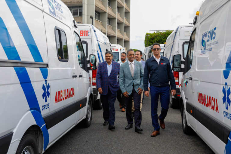 Sistema 9-1-1 suma 120 nuevas ambulancias entregadas al SNS