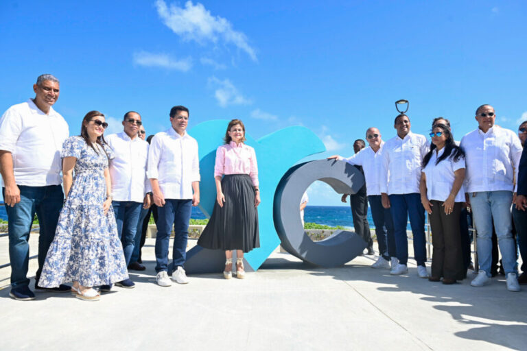 Turismo inaugura malecón de Cabrera