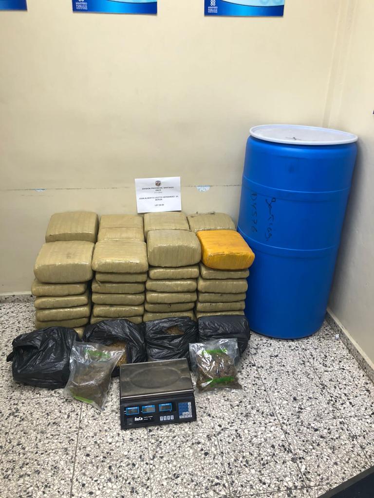 Apresan uno y ocupan más 380 libras presumiblemente marihuana