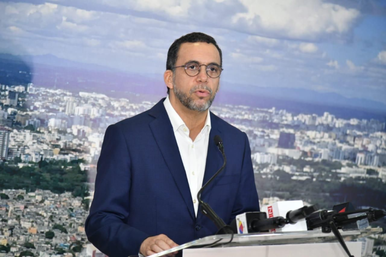 Andrés Navarro buscará la candidatura a alcalde del DN por el PLD