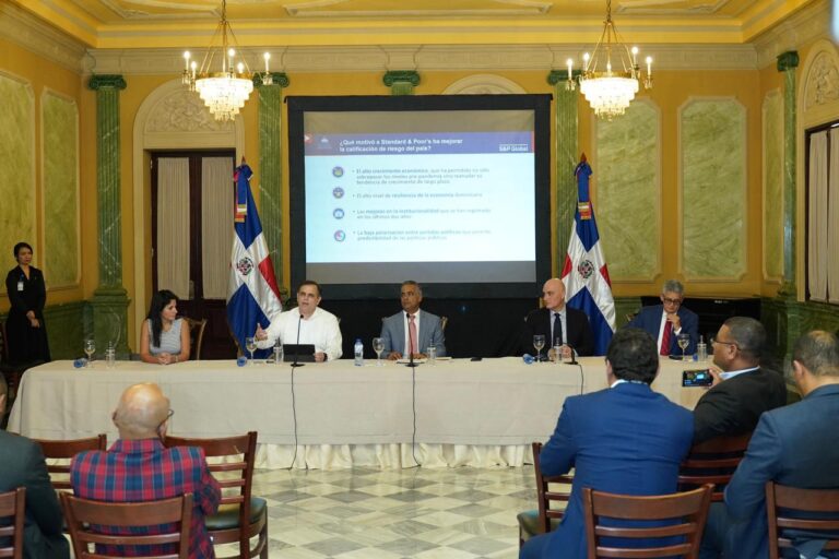 Gobierno logra hito al alcanzar la mejor calificación crediticia en la historia de RD