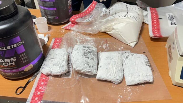 Ocupan once paquetes de marihuana en potes de proteína