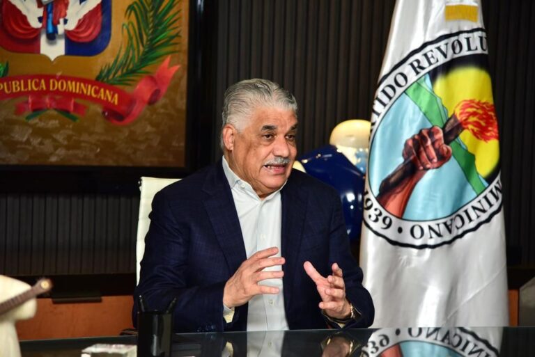 Miguel Vargas sugiere al presidente diálogo con JCE sobre presupuesto 2023