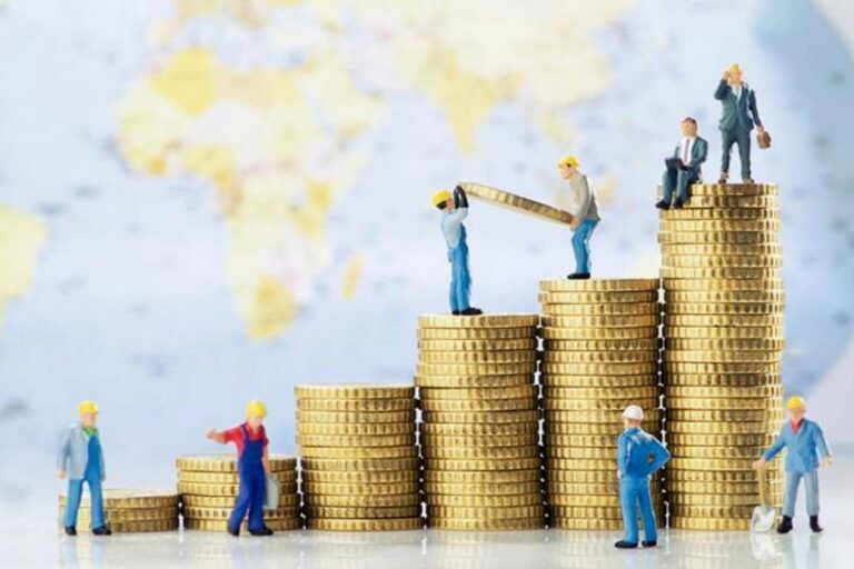 Economía sostiene que las mujeres tienen una mayor probabilidad de recibir un salario por debajo de la línea de pobreza