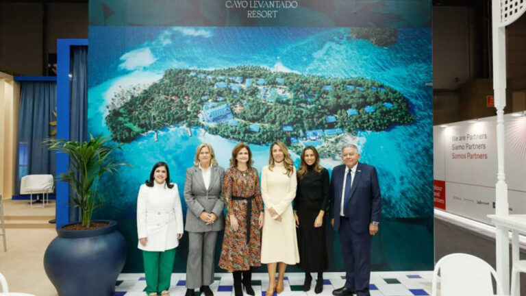 Vicepresidenta Peña asegura el país muestra en FITUR garantías y seguridad para la inversión extranjera